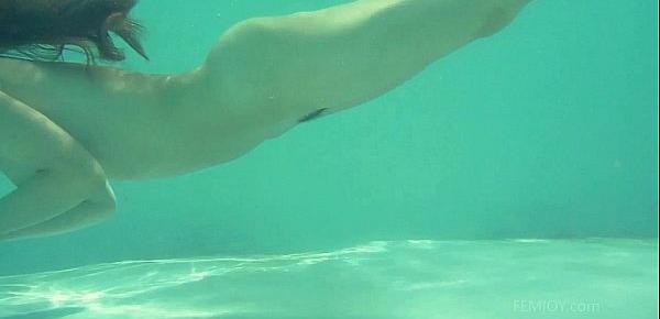  Perfect curves under water